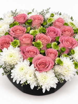Rosa Corazón Arreglo Rosa Corazón con rosas rosadas y flores blancas